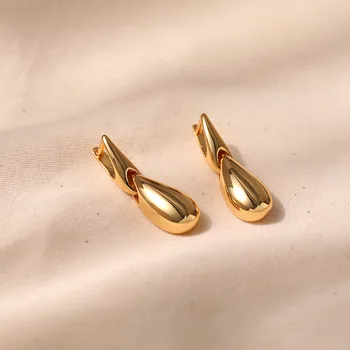 Variu dengtas 18K auksas Geometriniai ašarų auskarai Moteriški metalo tekstūros Populiarūs papuošalai Unikalus asmenybės žavesys Dizainas