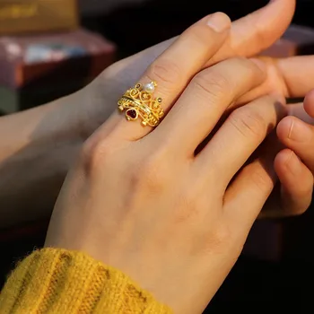 Madingi papuošalų aksesuarai Didmeninė prekyba Korėjos raudonojo krištolo karūna Originalaus dizaino reguliuojamas žiedas moterims Vintažinis žiedas