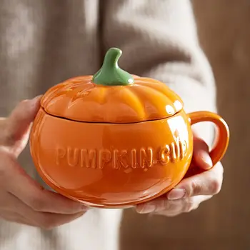 Helovino puodeliai su moliūgo formos keraminiu puodeliu su šaukštu karščiui atsparus buitinis kavos vandens puodelis Helovino naujovės dovanos