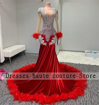 Blizgančios raudonos plunksnos Undinės prom suknelė 2024 Juodai mergaitei Prabangūs karoliukai Krištoliniai vakariniai chalatai Gimtadienio vakarinė suknelė