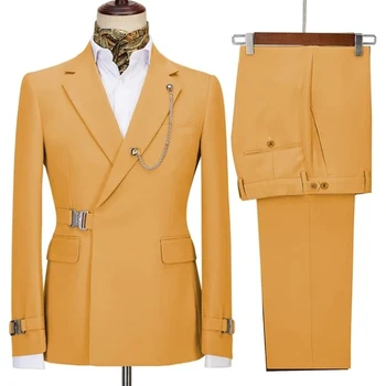 Geltoni vyriški kostiumai Metalinės sagtys 2 dalių mada Nauja įpjova Atlapas Vienspalvis švarkas Verslas Laisvalaikio vestuvių jaunikis Pilnas vyriškas kostiumas