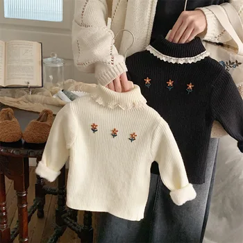 Winter Korean Baby Girl Sweater Cotton Plus Velvet Thick Floral Kid Girl Undershirt Nėrinių apykaklė Solid Sweet Little Girl Trikotažas