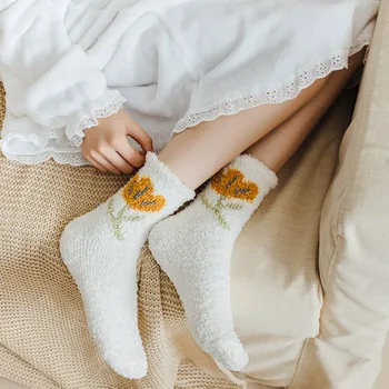 Rudens šilta gėlė Mielos raukinės tulpės raštas Storos moteriškos kojinės Korėjietiško stiliaus kojinės Koralų aksomo vidurinis vamzdelis