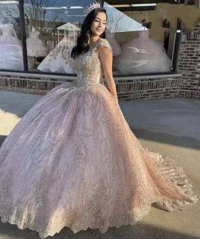 šviesiai rožinė svarainių suknelė V-kaklo kepurė Rankovės aplikacijos Blizgučiai Prom vakarėlis Princesės balinė suknelė Saldi 16 Vestidos De 15 Años