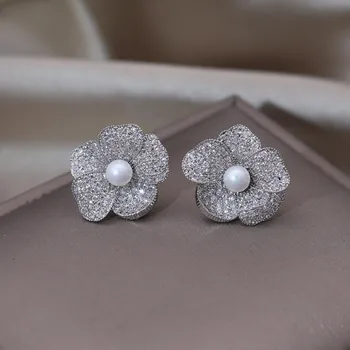 Korėja Naujo dizaino mados papuošalai Subtilus vario rinkinys Cirkonis Sidabro spalvos gėlių perlų auskarai Elegantiški moterų vakarėlių aksesuarai