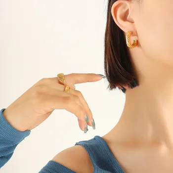 Naujas unikalus kūrybinis įgaubtas-išgaubtas puošmena C- formos auskarai Moteriški europietiški ir amerikietiški retro madingi auskarai zylė