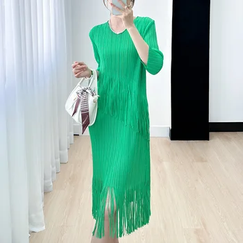 Miyake Plisuota suknelė Moterys 2023 Vasara Naujas minimalistinis dizainas Aukštos klasės madinga vientisos spalvos ir V-kaklo puokštė Suknelė moterims