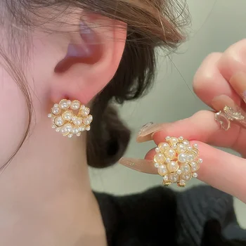 Lengvi prabangūs imituoti perlų gėlių auskarai moterims Prancūzų universalūs vakarėlių papuošalai