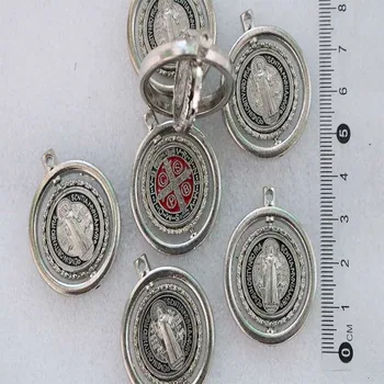 Religinis Benediktas Besisukantis apvalus medalis Amuleto pakabukas Šventojo Benedikto medalio raktų pakabukas arba karoliai