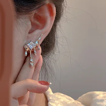 Madingi minimalistiniai sidabriniai adatos ausų smeigtukai Korėjos vandens lašas Cirkonas Unikalūs skystos lavos auskarai Prašmatnus šalto tono unisex papuošalai