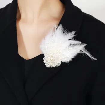 Prabangios perlų plunksnų sagės Smeigtukai moterims Elegantiški korsažai Šiuolaikiniai retro papuošalų ženkleliai Dvejopo naudojimo banketų spektaklio kostiumo smeigtukas